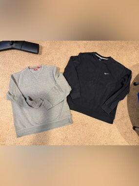 Pair of men’s Large crewneck sweatshirts